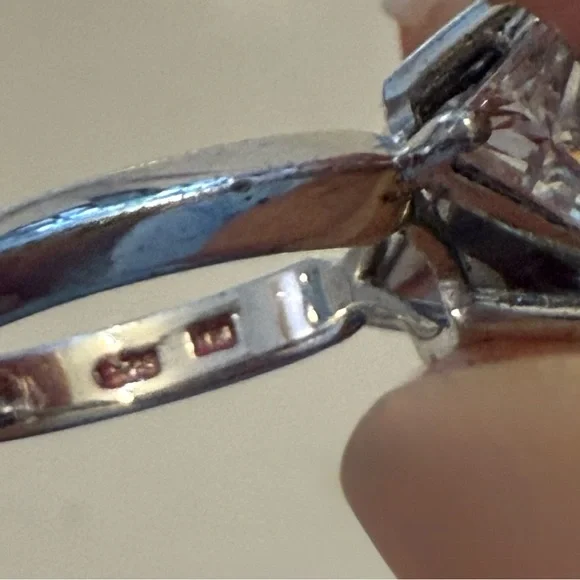 HP 🎉 Blue topaz ring size 5 - Picture 9 of 16